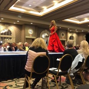 Size 6 Sherri Hill red prom dress